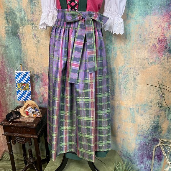 NWTπOriginal traditional high-quality Bavarian Dirndl with Apron & Blouse - Picture 9 of 16